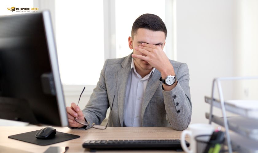 Xuất ngoại nhiều có bị mất thẻ xanh Mỹ không