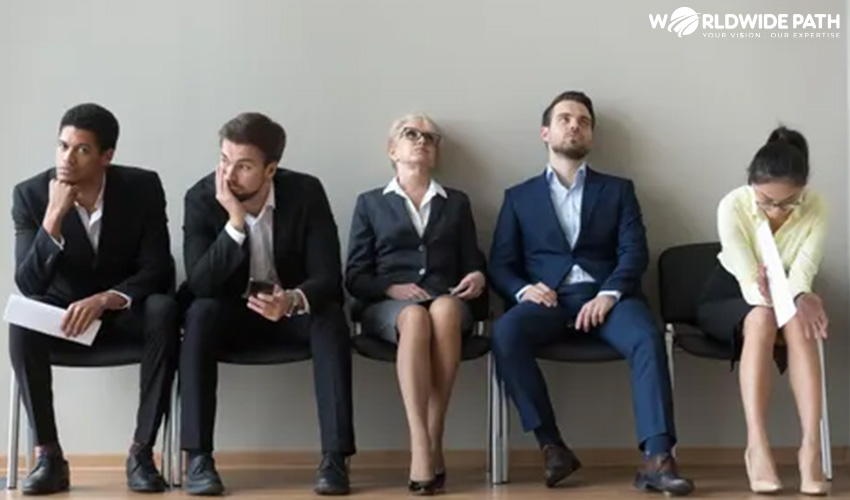 Ứng viên xếp hàng phỏng vấn xin việc làm